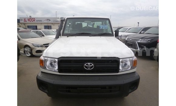 Buy Import Toyota Land Cruiser White Car in Import - Dubai in Barh el Gazel Buy Import Toyota Land Cruiser White Car in Import - Dubai in Barh el Gazel