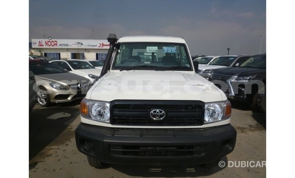 Acheter Import Voiture Toyota Land Cruiser Blanc à Import - Dubai, Barh el Gazel Acheter Import Voiture Toyota Land Cruiser Blanc à Import - Dubai, Barh el Gazel