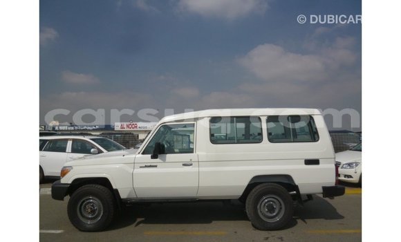 Acheter Import Voiture Toyota Land Cruiser Blanc à Import - Dubai, Barh el Gazel Acheter Import Voiture Toyota Land Cruiser Blanc à Import - Dubai, Barh el Gazel