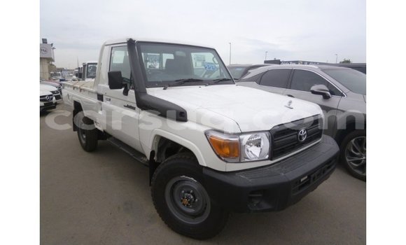 Acheter Import Voiture Toyota Land Cruiser Blanc à Import - Dubai, Barh el Gazel Acheter Import Voiture Toyota Land Cruiser Blanc à Import - Dubai, Barh el Gazel