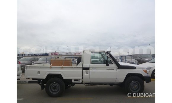 Acheter Import Voiture Toyota Land Cruiser Blanc à Import - Dubai, Barh el Gazel Acheter Import Voiture Toyota Land Cruiser Blanc à Import - Dubai, Barh el Gazel