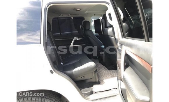 Buy Import Toyota Land Cruiser White Car in Import - Dubai in Barh el Gazel Buy Import Toyota Land Cruiser White Car in Import - Dubai in Barh el Gazel