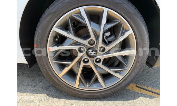 Acheter Import Voiture Hyundai Elantra Blanc à Import - Dubai, Barh el Gazel Acheter Import Voiture Hyundai Elantra Blanc à Import - Dubai, Barh el Gazel