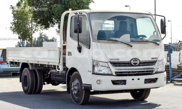 Acheter Import Utilitaire Hino 300 Series Blanc à Import - Dubai, Barh el Gazel