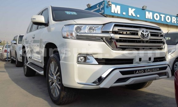 Acheter Import Voiture Toyota Land Cruiser Blanc à Import - Dubai, Barh el Gazel Acheter Import Voiture Toyota Land Cruiser Blanc à Import - Dubai, Barh el Gazel