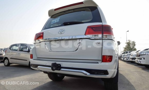 Acheter Import Voiture Toyota Land Cruiser Blanc à Import - Dubai, Barh el Gazel Acheter Import Voiture Toyota Land Cruiser Blanc à Import - Dubai, Barh el Gazel