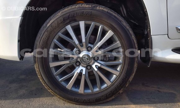 Acheter Import Voiture Toyota Land Cruiser Blanc à Import - Dubai, Barh el Gazel Acheter Import Voiture Toyota Land Cruiser Blanc à Import - Dubai, Barh el Gazel