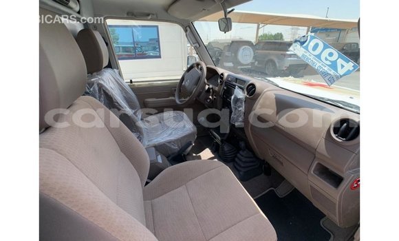 Buy Import Toyota Land Cruiser White Car in Import - Dubai in Barh el Gazel Buy Import Toyota Land Cruiser White Car in Import - Dubai in Barh el Gazel