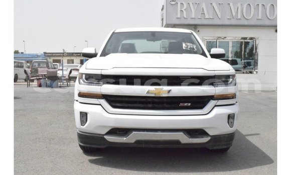 Acheter Import Voiture Chevrolet Silverado Blanc à Import - Dubai, Barh el Gazel