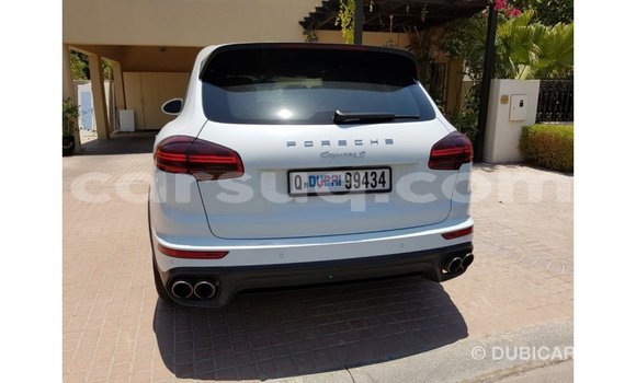 Acheter Import Voiture Porsche Cayenne Blanc à Import - Dubai, Barh el Gazel Acheter Import Voiture Porsche Cayenne Blanc à Import - Dubai, Barh el Gazel