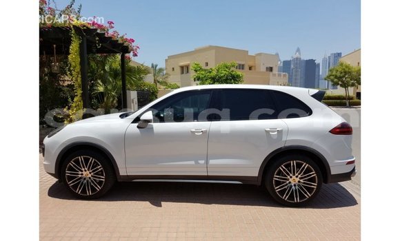 Acheter Import Voiture Porsche Cayenne Blanc à Import - Dubai, Barh el Gazel Acheter Import Voiture Porsche Cayenne Blanc à Import - Dubai, Barh el Gazel