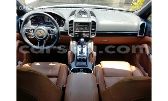 Acheter Import Voiture Porsche Cayenne Blanc à Import - Dubai, Barh el Gazel Acheter Import Voiture Porsche Cayenne Blanc à Import - Dubai, Barh el Gazel