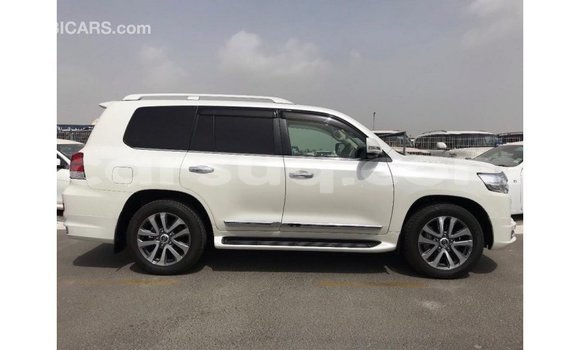 Acheter Import Voiture Toyota Land Cruiser Blanc à Import - Dubai, Barh el Gazel Acheter Import Voiture Toyota Land Cruiser Blanc à Import - Dubai, Barh el Gazel