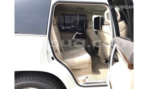 Acheter Import Voiture Toyota Land Cruiser Blanc à Import - Dubai, Barh el Gazel Acheter Import Voiture Toyota Land Cruiser Blanc à Import - Dubai, Barh el Gazel