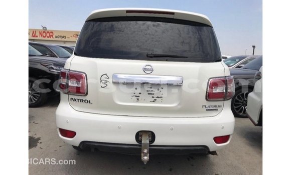 Acheter Import Voiture Nissan Patrol Blanc à Import - Dubai, Barh el Gazel Acheter Import Voiture Nissan Patrol Blanc à Import - Dubai, Barh el Gazel
