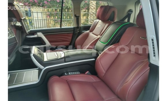 Acheter Import Voiture Toyota Land Cruiser Noir à Import - Dubai, Barh el Gazel Acheter Import Voiture Toyota Land Cruiser Noir à Import - Dubai, Barh el Gazel