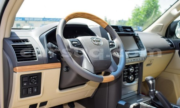 Acheter Neuf Voiture Toyota Land Cruiser Prado Blanc à Abéché, Ouaddai Region Acheter Neuf Voiture Toyota Land Cruiser Prado Blanc à Abéché, Ouaddai Region