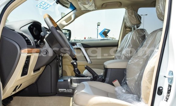 Acheter Neuf Voiture Toyota Land Cruiser Prado Blanc à Abéché, Ouaddai Region Acheter Neuf Voiture Toyota Land Cruiser Prado Blanc à Abéché, Ouaddai Region