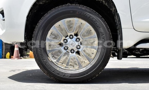 Acheter Neuf Voiture Toyota Land Cruiser Prado Blanc à Abéché, Ouaddai Region Acheter Neuf Voiture Toyota Land Cruiser Prado Blanc à Abéché, Ouaddai Region