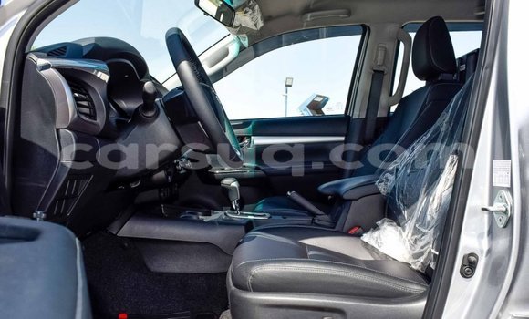 Acheter Neuf Voiture Toyota Hilux Gris à Abéché, Ouaddai Region Acheter Neuf Voiture Toyota Hilux Gris à Abéché, Ouaddai Region