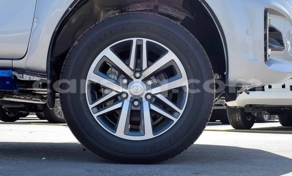 Acheter Neuf Voiture Toyota Hilux Gris à Abéché, Ouaddai Region Acheter Neuf Voiture Toyota Hilux Gris à Abéché, Ouaddai Region