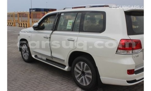 Buy Import Toyota Land Cruiser White Car in Import - Dubai in Barh el Gazel Buy Import Toyota Land Cruiser White Car in Import - Dubai in Barh el Gazel