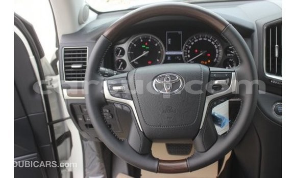 Buy Import Toyota Land Cruiser White Car in Import - Dubai in Barh el Gazel Buy Import Toyota Land Cruiser White Car in Import - Dubai in Barh el Gazel
