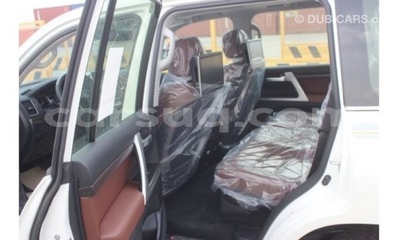 Buy Import Toyota Land Cruiser White Car in Import - Dubai in Barh el Gazel Buy Import Toyota Land Cruiser White Car in Import - Dubai in Barh el Gazel