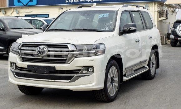 Acheter Import Voiture Toyota Land Cruiser Blanc à Import - Dubai, Barh el Gazel Acheter Import Voiture Toyota Land Cruiser Blanc à Import - Dubai, Barh el Gazel