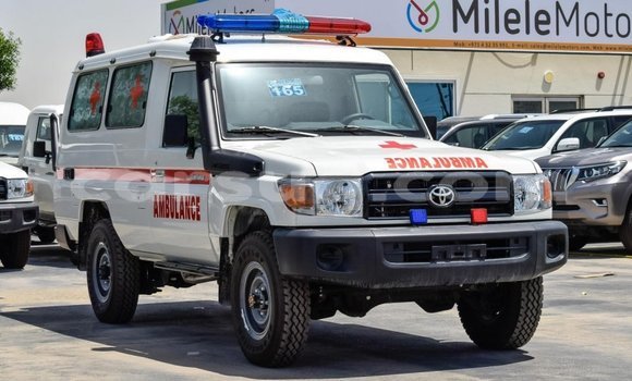 Acheter Neuf Voiture Toyota Land Cruiser Blanc à Abéché, Ouaddai Region Acheter Neuf Voiture Toyota Land Cruiser Blanc à Abéché, Ouaddai Region