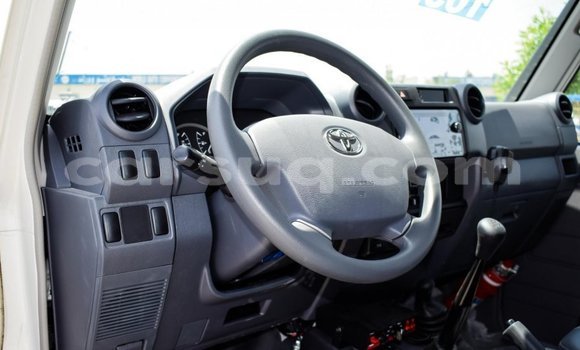 Acheter Neuf Voiture Toyota Land Cruiser Blanc à Abéché, Ouaddai Region Acheter Neuf Voiture Toyota Land Cruiser Blanc à Abéché, Ouaddai Region