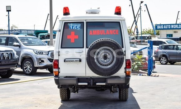 Acheter Neuf Voiture Toyota Land Cruiser Blanc à Abéché, Ouaddai Region Acheter Neuf Voiture Toyota Land Cruiser Blanc à Abéché, Ouaddai Region