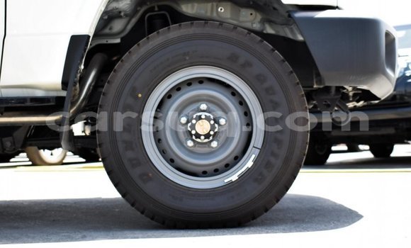 Acheter Neuf Voiture Toyota Land Cruiser Blanc à Abéché, Ouaddai Region Acheter Neuf Voiture Toyota Land Cruiser Blanc à Abéché, Ouaddai Region