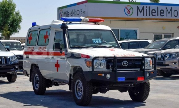 Acheter Neuf Voiture Toyota Land Cruiser Blanc à Abéché, Ouaddai Region Acheter Neuf Voiture Toyota Land Cruiser Blanc à Abéché, Ouaddai Region