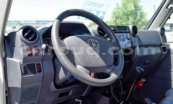 Acheter Neuf Voiture Toyota Land Cruiser Blanc à Abéché, Ouaddai Region Acheter Neuf Voiture Toyota Land Cruiser Blanc à Abéché, Ouaddai Region