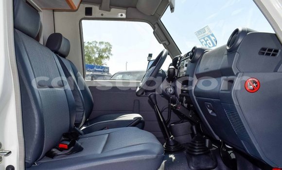 Acheter Neuf Voiture Toyota Land Cruiser Blanc à Abéché, Ouaddai Region Acheter Neuf Voiture Toyota Land Cruiser Blanc à Abéché, Ouaddai Region