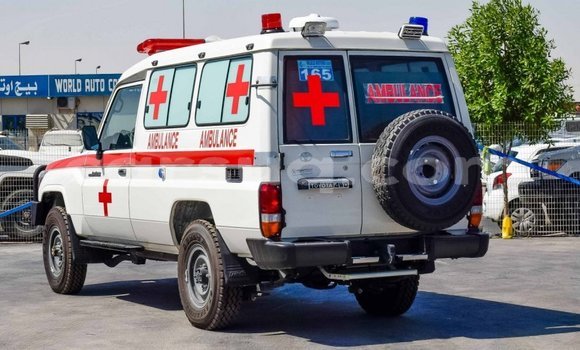 Acheter Neuf Voiture Toyota Land Cruiser Blanc à Abéché, Ouaddai Region Acheter Neuf Voiture Toyota Land Cruiser Blanc à Abéché, Ouaddai Region