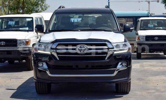 Acheter Neuf Voiture Toyota Land Cruiser Noir à Abéché, Ouaddai Region Acheter Neuf Voiture Toyota Land Cruiser Noir à Abéché, Ouaddai Region