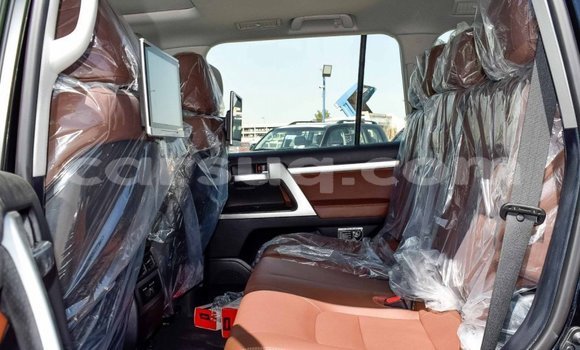 Acheter Neuf Voiture Toyota Land Cruiser Noir à Abéché, Ouaddai Region Acheter Neuf Voiture Toyota Land Cruiser Noir à Abéché, Ouaddai Region