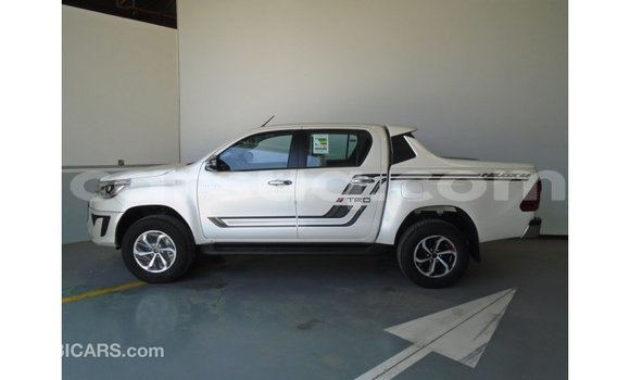 Acheter Import Voiture Toyota Hilux Blanc à Import - Dubai, Barh el Gazel Acheter Import Voiture Toyota Hilux Blanc à Import - Dubai, Barh el Gazel