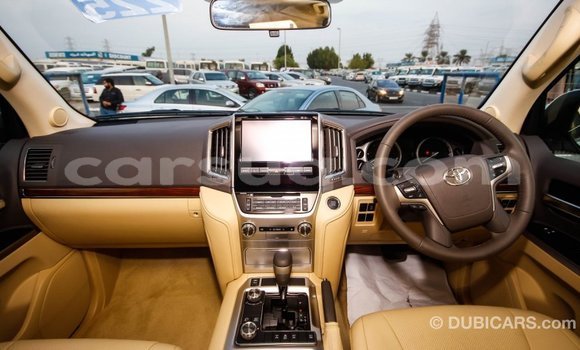 Acheter Import Voiture Toyota Land Cruiser Blanc à Import - Dubai, Barh el Gazel Acheter Import Voiture Toyota Land Cruiser Blanc à Import - Dubai, Barh el Gazel