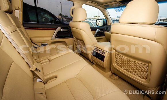 Acheter Import Voiture Toyota Land Cruiser Blanc à Import - Dubai, Barh el Gazel Acheter Import Voiture Toyota Land Cruiser Blanc à Import - Dubai, Barh el Gazel