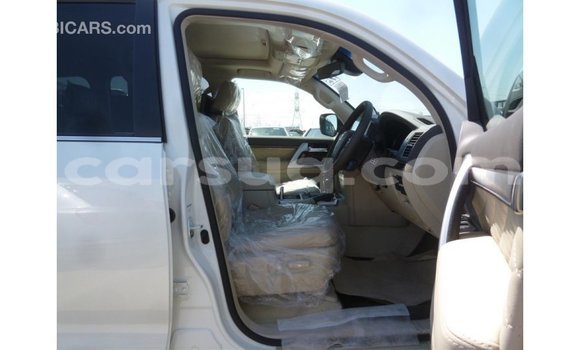 Acheter Import Voiture Toyota Land Cruiser Blanc à Import - Dubai, Barh el Gazel Acheter Import Voiture Toyota Land Cruiser Blanc à Import - Dubai, Barh el Gazel