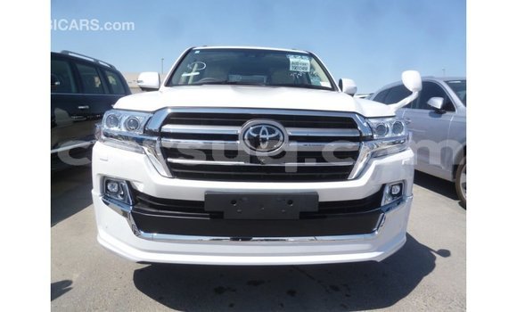 Acheter Import Voiture Toyota Land Cruiser Blanc à Import - Dubai, Barh el Gazel Acheter Import Voiture Toyota Land Cruiser Blanc à Import - Dubai, Barh el Gazel