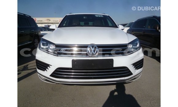 Acheter Import Voiture Volkswagen Touareg Blanc à Import - Dubai, Barh el Gazel Acheter Import Voiture Volkswagen Touareg Blanc à Import - Dubai, Barh el Gazel