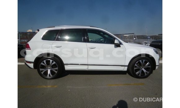 Acheter Import Voiture Volkswagen Touareg Blanc à Import - Dubai, Barh el Gazel Acheter Import Voiture Volkswagen Touareg Blanc à Import - Dubai, Barh el Gazel