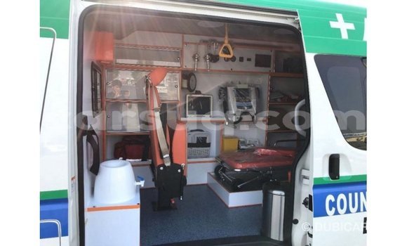 Acheter Import Voiture Toyota Hiace Blanc à Import - Dubai, Barh el Gazel Acheter Import Voiture Toyota Hiace Blanc à Import - Dubai, Barh el Gazel