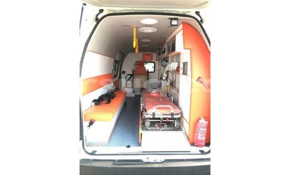 Acheter Import Voiture Toyota Hiace Blanc à Import - Dubai, Barh el Gazel Acheter Import Voiture Toyota Hiace Blanc à Import - Dubai, Barh el Gazel