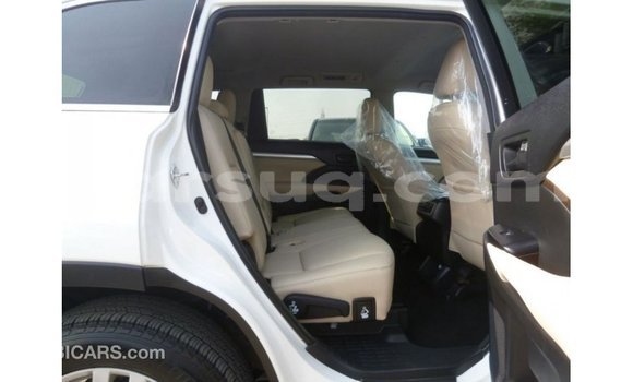 Acheter Import Voiture Toyota Kluger Blanc à Import - Dubai, Barh el Gazel Acheter Import Voiture Toyota Kluger Blanc à Import - Dubai, Barh el Gazel