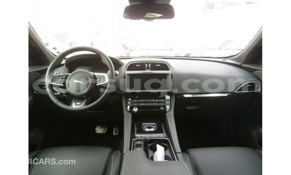 Acheter Import Voiture Jaguar F-Type Noir à Import - Dubai, Barh el Gazel Acheter Import Voiture Jaguar F-Type Noir à Import - Dubai, Barh el Gazel